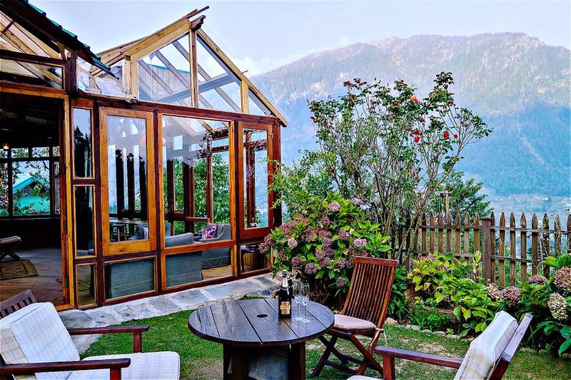 You are currently viewing Star Gaze or Sun bath @ TH Villa, Manali – Exclusive 2 BHK luxury Cottage